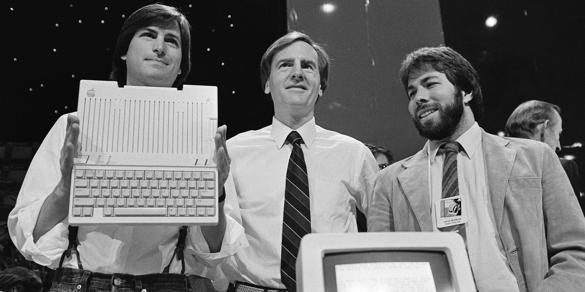 Wielka trójka: Steve Jobs, John Sculley i Steve Wozniak (od lewej)