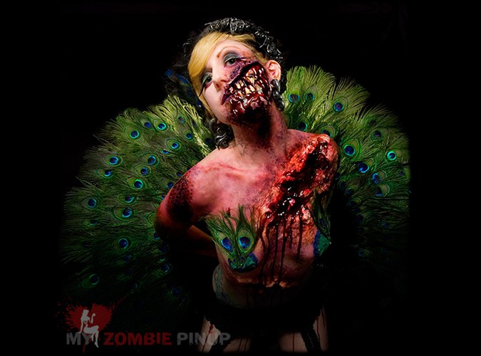 Kalendarz 'My zombie pinup', który przedstawia 12 dziewcząt-zombie odwołuje się stylistyką do modnych w latach 50. fotografii ze skąpo ubranymi, uśmiechniętymi dziewczętami , tzw. pin-upów