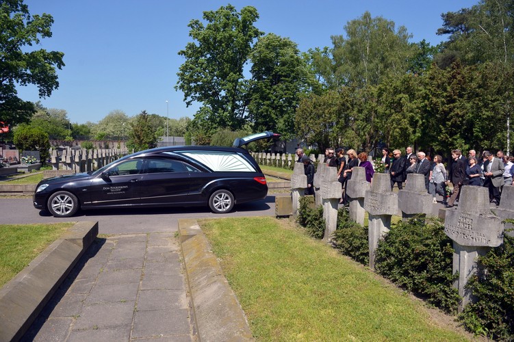 Pisarz Marek Nowakowski spoczął na Cmentarzu Wojskowym na Powązkach