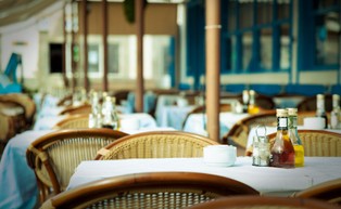 Rezerwacja stolika z numerem karty kredytowej? Restaurator: Sposób na klientów, którzy nie przychodzą