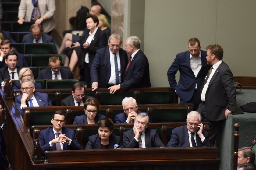 DEBATA NAD ODWOLANIEM SZYDLO I RAFALSKIEJ