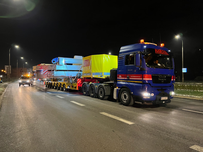 Transport gigantycznej maszyny TBM w Warszawie