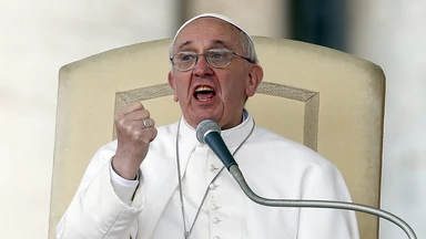 Papież Franciszek mówi, że piekła nie ma. W Bazylice św. Piotra odpada tynk