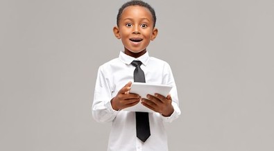 7 ways to safely introduce your child to social media