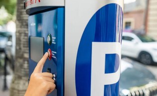 Fałszywe kody QR na parkomatach w Krakowie. Urzędnicy ostrzegają przed oszustwem