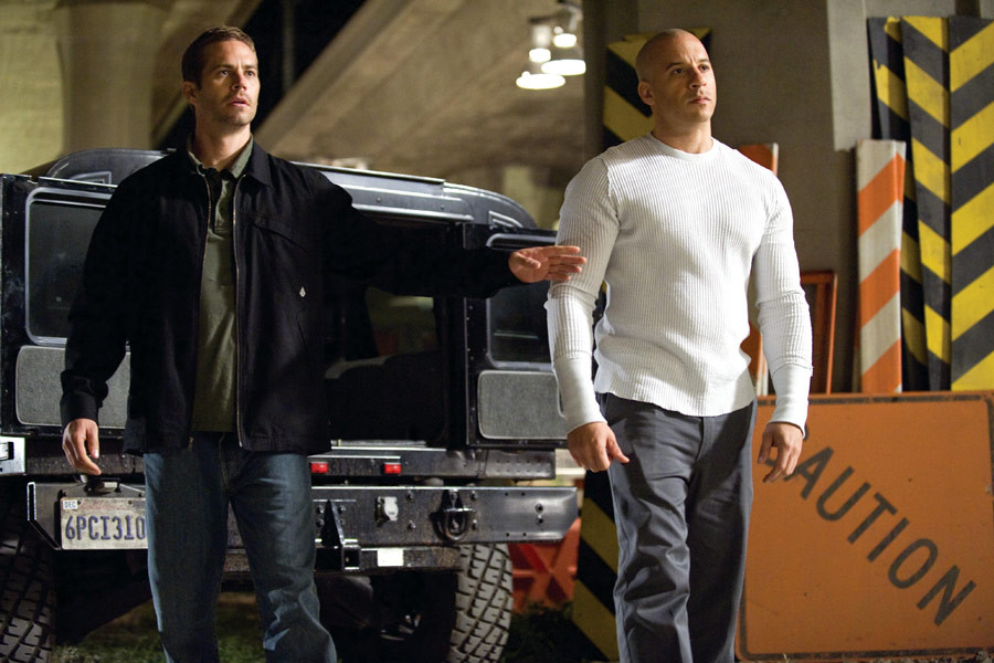 Vin Diesel jako Dominic Toretto i Paul Walker jako Brian O'Conner w filmie Szybko i wściekle (2009)