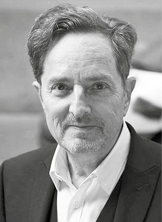 Brice Couturier, francuski dziennikarz, eseista, wykładowca. Przez 20 lat tworzył i prowadził liczne audycje kulturalne i publicystyczne we francuskiej rozgłośni publicznej France Culture. Obecnie stały komentator opiniotwórczego tygodnika „Le Point” o orientacji centroprawicowej. Wykładał m.in. w polskiej KSAP i w Centrum im. Hannah Arendt (Uniwersytet Paris Est-Marne-la -Vallée)