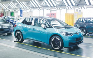 Producenci aut mają pod górkę