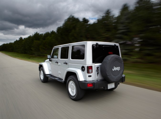 Jeep to ikona samochodów 4x4. Teraz słynna marka nabiera sił pod skrzydłami Fiata. W Polsce pojawiły się właśnie nowości amerykańskiej legendy bezdroży - oto Jeep Wrangler Unlimited i Jeep Grand Cherokee...