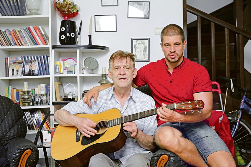 Branislav i Marko Petrušević u porodičnom domu