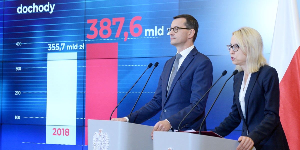 Na zdjęciu: premier Mateusz Morawiecki i Minister Finansów Teresa Czerwińska. Według szacunków MF budżet po styczniu 2019 miał nadwyżkę 6,6 mld zł