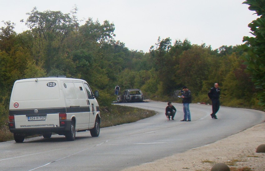 Kombi iz koga su lopovi odneli džakove novca