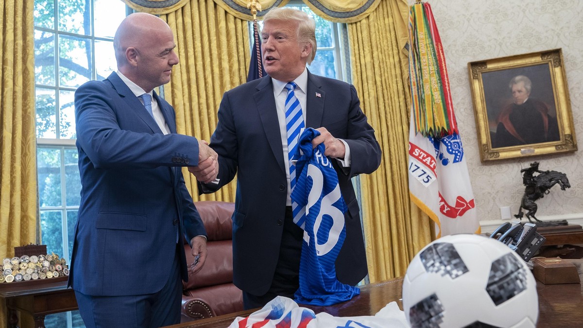 Prezydent FIFA Gianni Infantino z wizyt? u Donalda Trumpa