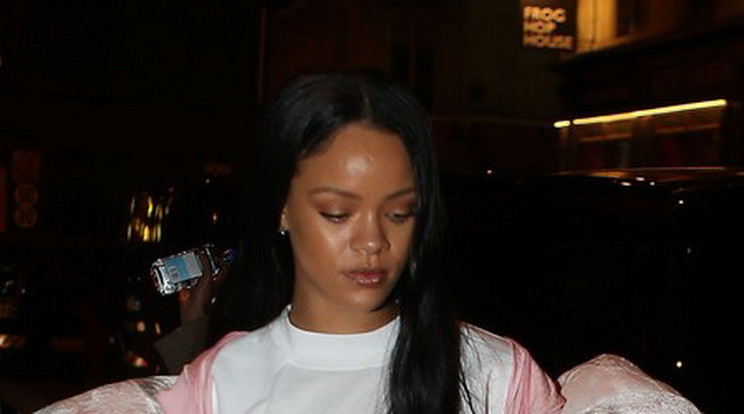 Rihanna ragacsos édességnek öltözött / Fotó: Profimedia