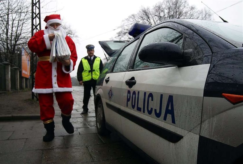 Szok! Zaatakował Św. Mikołaja pistoletem!