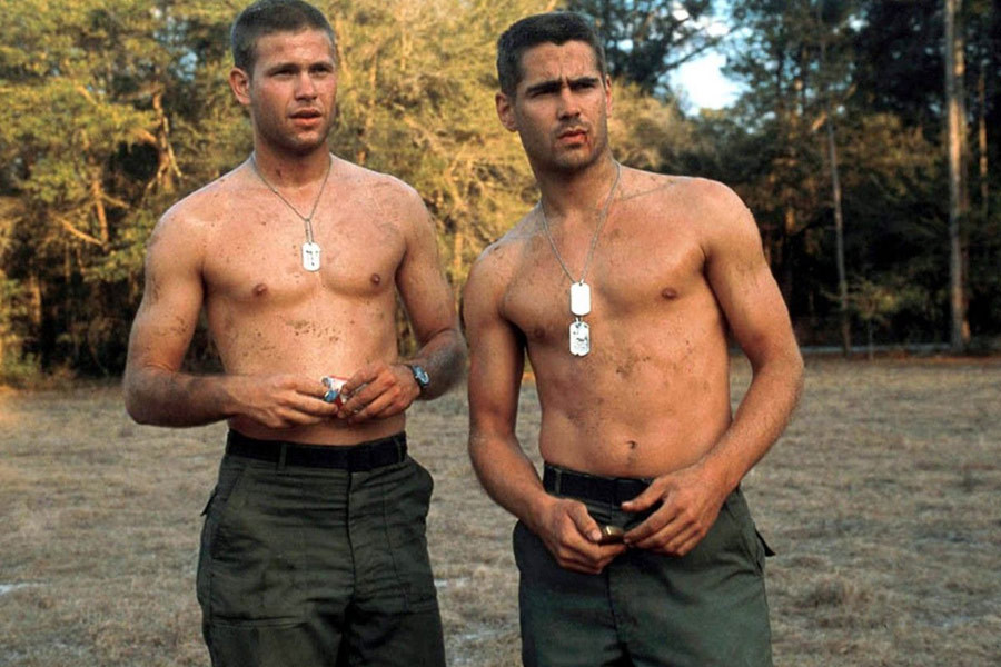 Colin Farrell jako szeregowy Roland Bozz i Matthew Davis jako szeregowy Jim Paxton w filmie "Kraina Tygrysów" (2000)