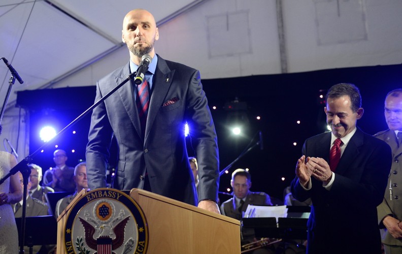 Marcin Gortat w rezydencji ambasadora USA odebrał zaszczytną nagrodę