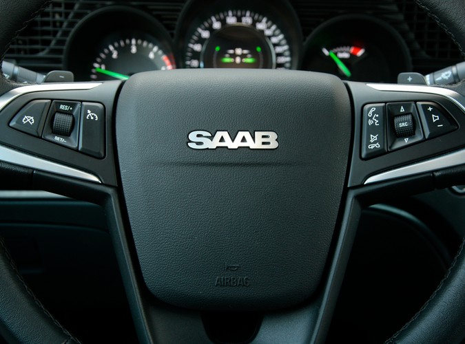 Oto najnowszy Saab 9-5 chwycił kierowców za serce. Tak, tak Polacy zamiast niemieckich gablot wybierają najnowszą limuzynę szwedzkiej marki. Wirus turbo z dnia na dzień atakuje nowe organizmy!
