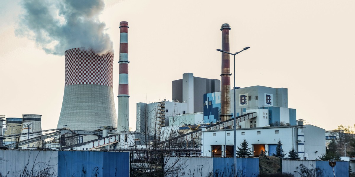 Tauron sprzeda swoje elektrownie węglowe, w tym nowy blok w Jaworznie, za symboliczną złotówkę. Ale pozbędzie się też długów.