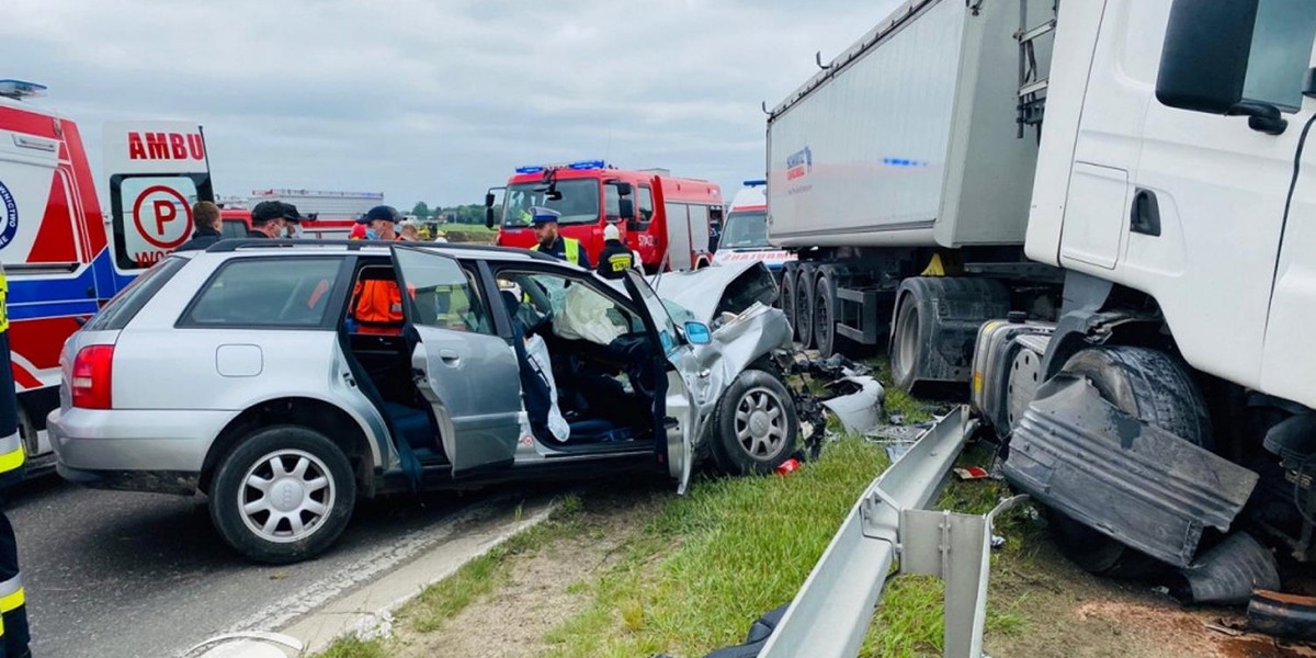 Ola, Ala i Antek w bardzo ciężkim stanie. Ich mama zginęła. Tragedia pod Płońskiem