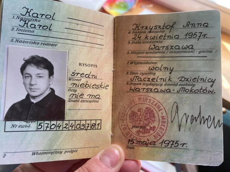 Paszport Karola Karola (Zbigniewa Zamachowskiego) z filmu "Trzy kolory: Biały"
