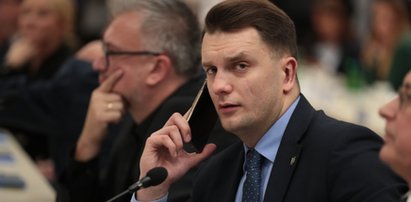 Łukasz Mejza odszedł, ale walczy w internecie. "Odłóż telefon i wróć do lepienia pierogów" – radzi jednemu z polityków