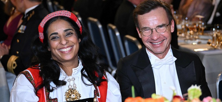 Ministra kultury pokazała piersi przed kamerami! Premier popiera