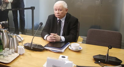 Jarosław Kaczyński otoczony. Doszło do spięcia! Powtarza jedno