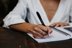 Trudny QUIZ z języka polskiego. Znasz ortografię i interpunkcję?