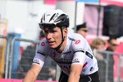 Dramat Joao Almeidy. Czołowy kolarz wycofał się z Giro d'Italia