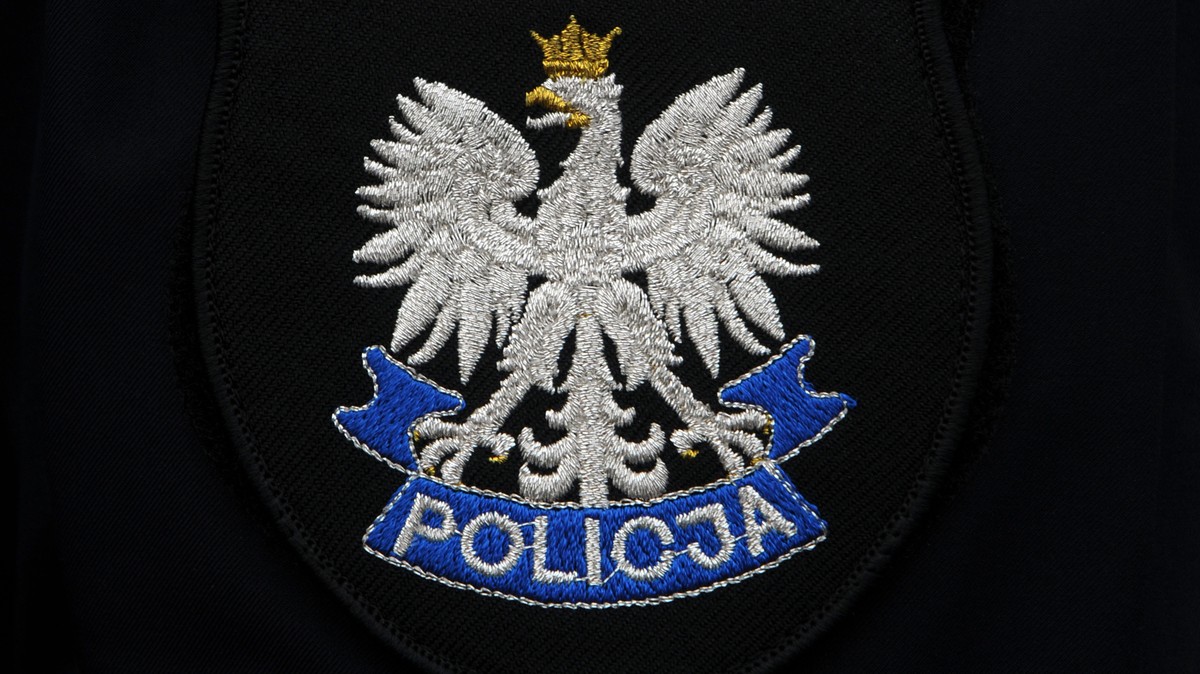 policja godło orzełek policjant mundur