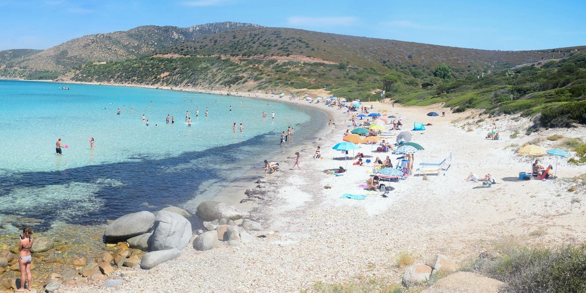 Sardynia, plaża Mari Pintau niedaleko Cagliari