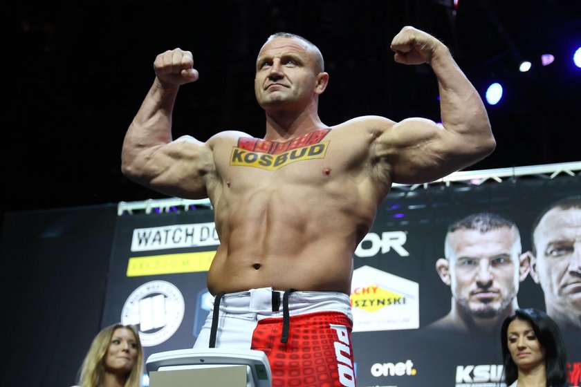 Mariusz Pudzianowski i Popek na ważeniu przed KSW. Raper znów pajacował