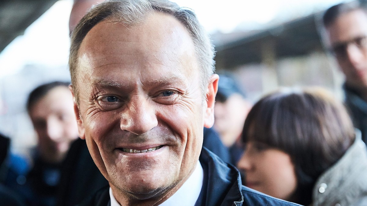 Donald Tusk to najlepszy premier w historii III RP - tak uważa 14,5 proc. ankietowanych. Na drugim miejscu w sondażu przeprowadzonym przez SW Research  dla "Rzeczpospolitej" znalazł się Tadeusz Mazowiecki (10,2 proc.), a na trzecim Jan Olszewski (7,7 proc.).