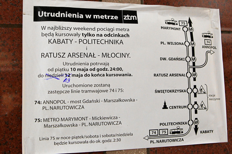 Trasę miedzy stacjami Metro Politechnika a Metro Ratusz Arsenał zamknięto w związku z pracami na budowie drugiej linii metra.