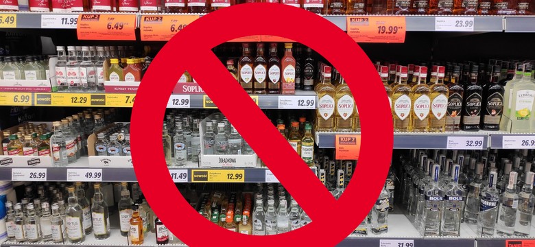 Zamieszanie wokół prohibicji w Warszawie. Wiceprezydent miasta ustępuję, a wszystko to przez rzekomą "nienawiść do lewactwa"