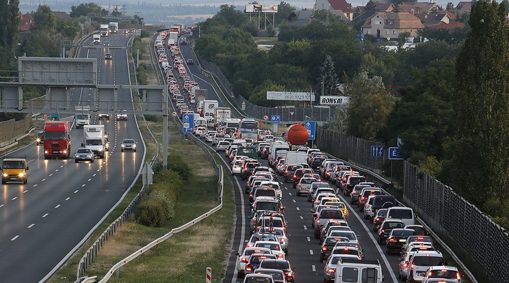 Nyolc kilométeres torlódás van az
M7-esen / (Képünk illusztráció) Fotó: RAS-archívum