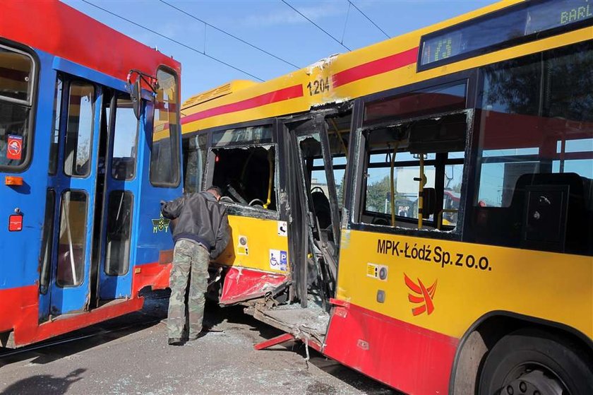 Tramwaj zderzył się z autobusem. 10 rannych