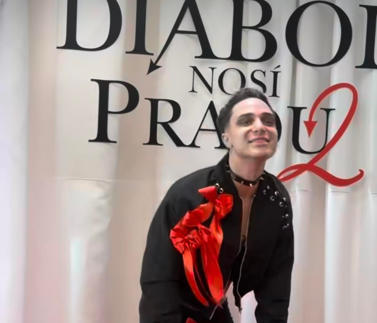 Spevák a influencer David Key.
