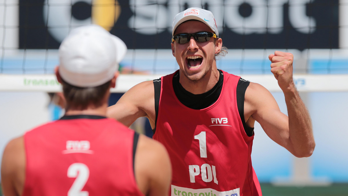 Obie polskie pary odniosły zwycięstwa drugiego dnia rywalizacji w fazie grupowej turnieju World Tour Grand Slam w siatkówce plażowej w Rzymie. Dla Mariusza Prudla (TS Volley Rybnik) i Grzegorza Fijałka (UKS SMS Łódź) była to druga wygrana w stolicy Włoch.