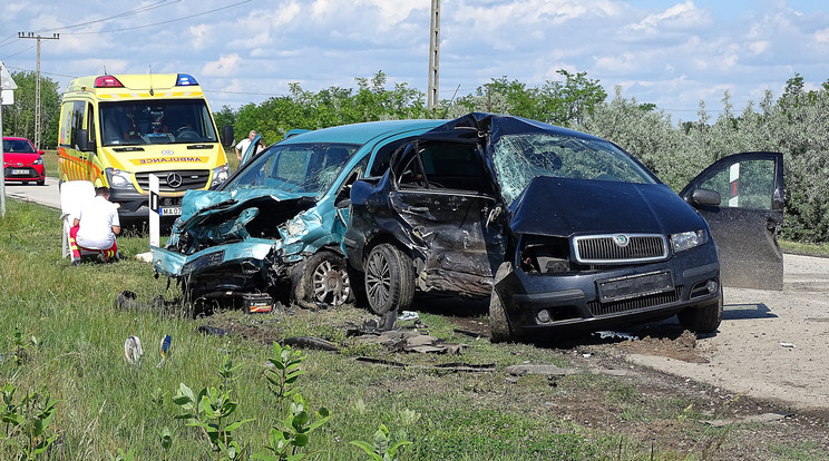 Halálos autóbaleset Tiszakécskénél / Fotó: MTI Donka Ferenc