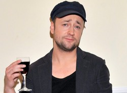 Mozil krytykuje organizatorów Opola: Za sceną zrobił się bar, ludzie zaczęli pić.