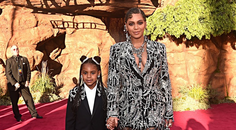 Blue Ivy Carter és édesanyja Beyoncé.