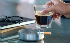 Pierwszy poranny papieros i kawa - dlaczego palacze muszą to łączyć?