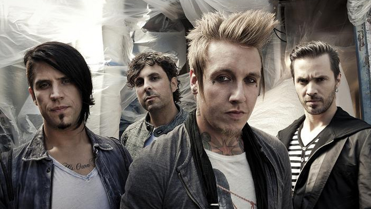 Papa Roach już w przyszłym tygodniu wystąpią w Polsce. Muzycy zagrają 10 czerwca w krakowskim klubie Studio i dzień później 11 czerwca w poznańskim Eskulapie.