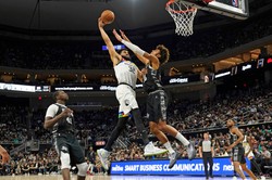 60. porażka San Antonio Spurs. Drużyna Sochana na ostatnim miejscu