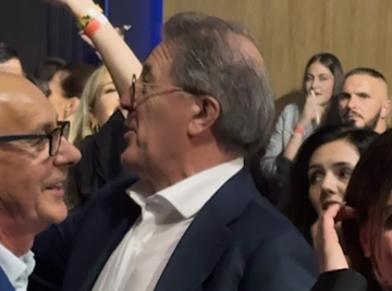 Zdravko Mamić (67) pozirao sa MLAĐOM PARTNERKOM, DIJAMANT NA NJENOJ RUCI odmah podgrejao sumnju - SVI SE PITAJU DA LI JE PALA VERIDBA! (FOTO)