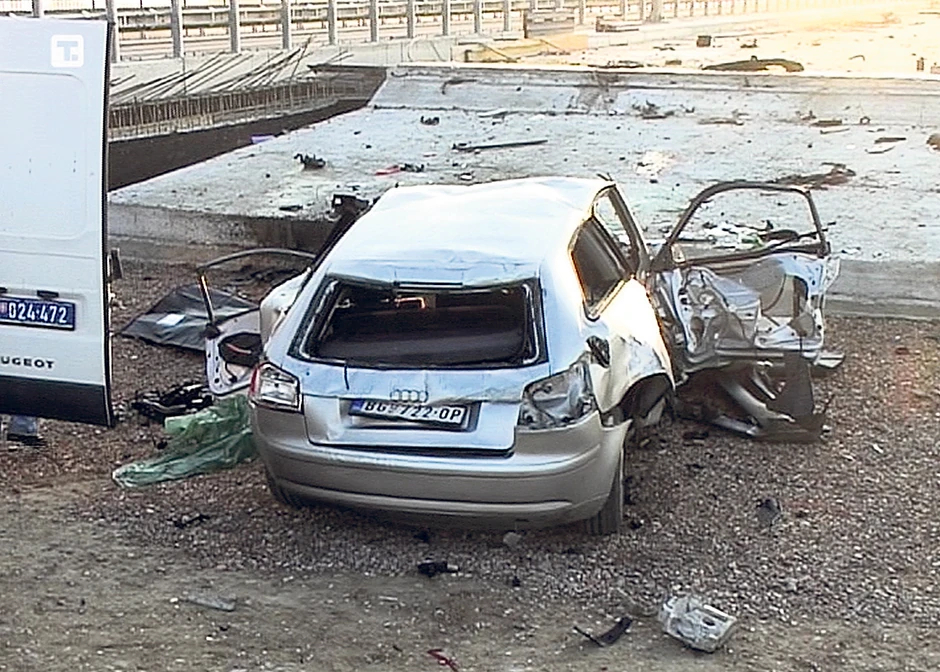 Pet prijatelja stradali su kada su automobilom udarili u betonski zid