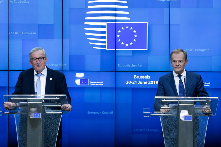 Juncker zażartował z Tuska. Rozbawił dziennikarzy