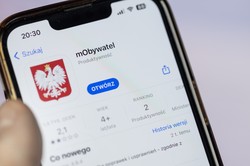 Nowe funkcje w mObywatel 2025: wirtualny doradca, mStłuczka, mLegitymacje